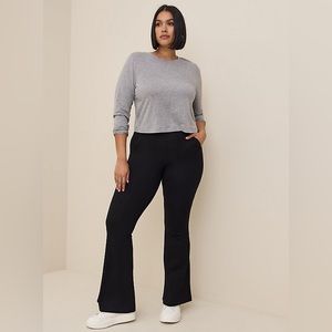 BNWOT Torrid size 3 black full length signature waist flare pocket legging